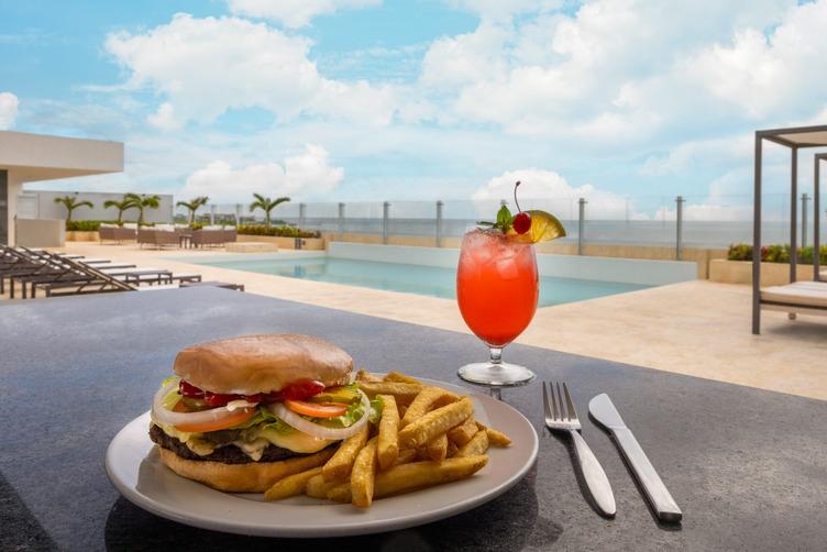 Residence Inn By Marriott Cancun Hotel Zone Exterior photo
