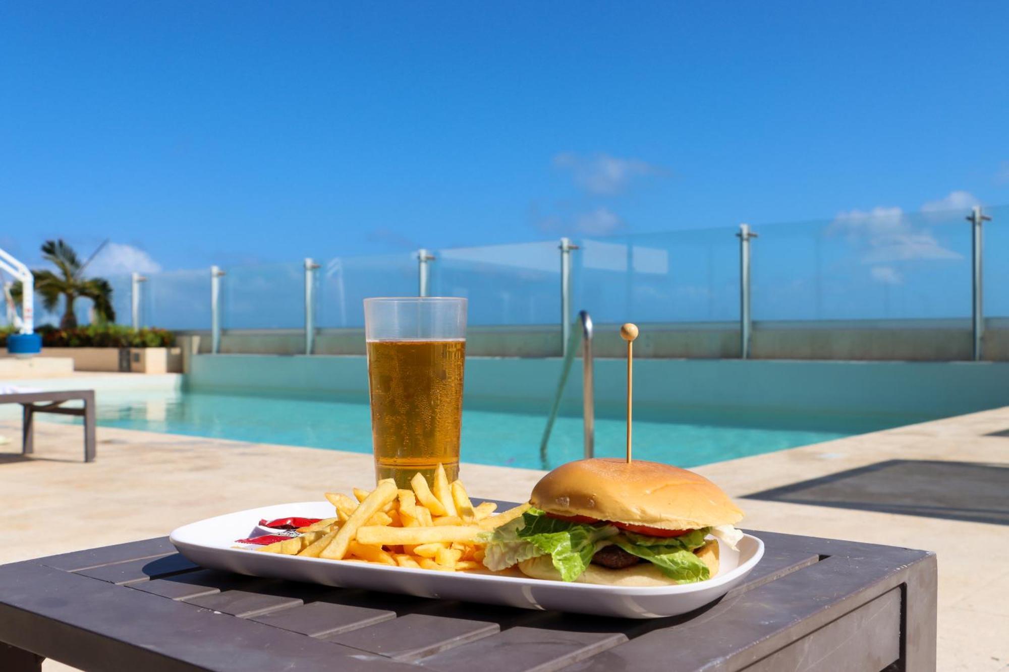 Residence Inn By Marriott Cancun Hotel Zone Exterior photo